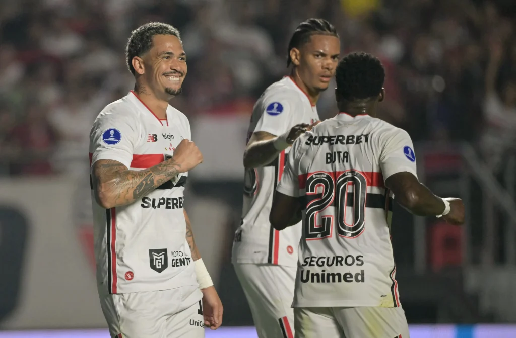 São Paulo vence Bolívar e avança às quartas da Sul-Americana