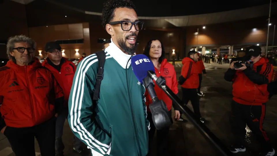 Vozinha chega ao Chile para assinar com o Colo-Colo