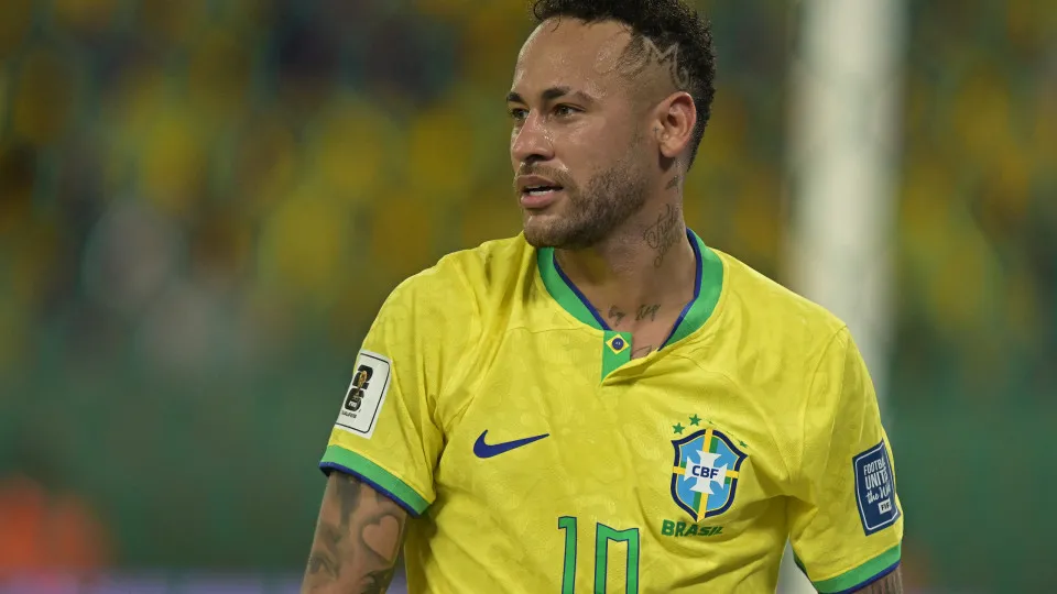 Lesão de Neymar pode tirá-lo do início da Copa do Mundo