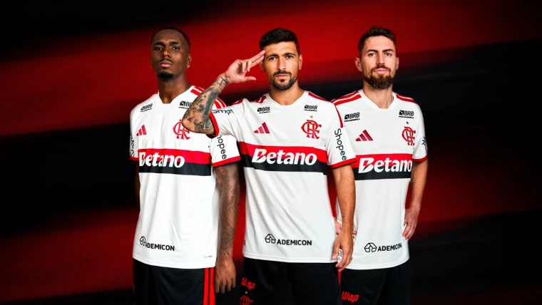 Flamengo lança novo uniforme branco para 2026