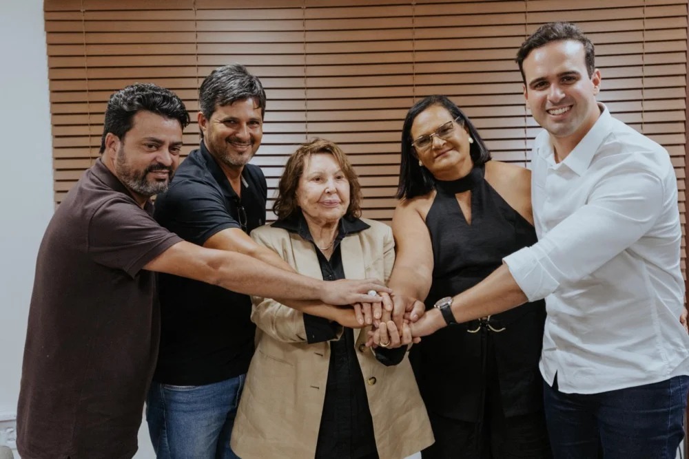 Lucas Ribeiro recebe apoio de prefeita de Água Branca