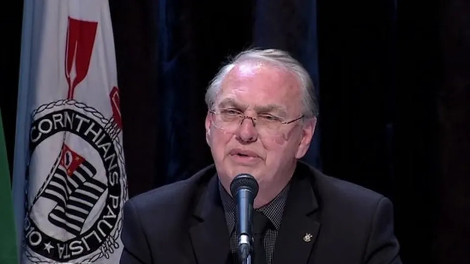 Pedido de impeachment contra Osmar Stabile amplia crise no Corinthians