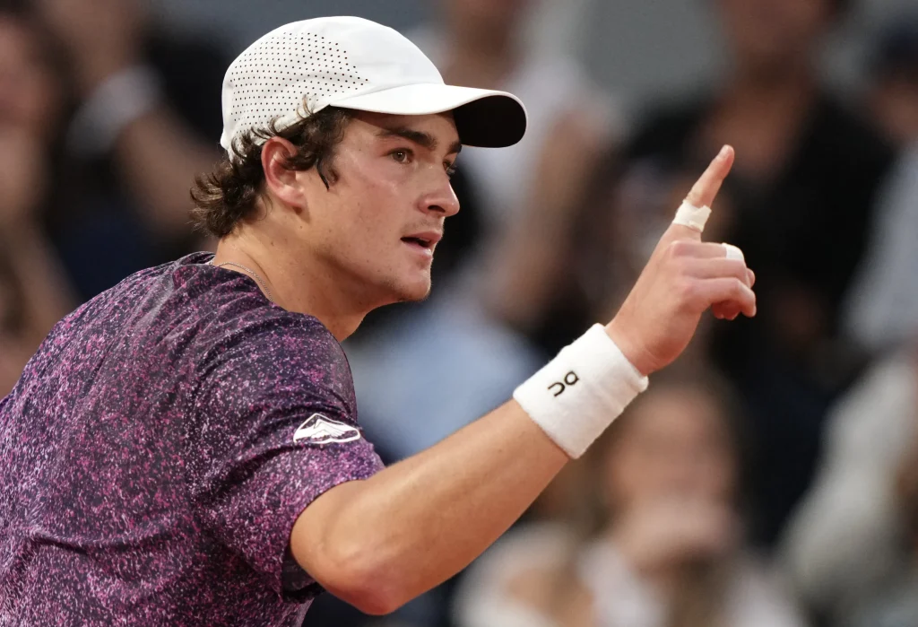 João Fonseca vence Ruud e avança às quartas de Roland Garros