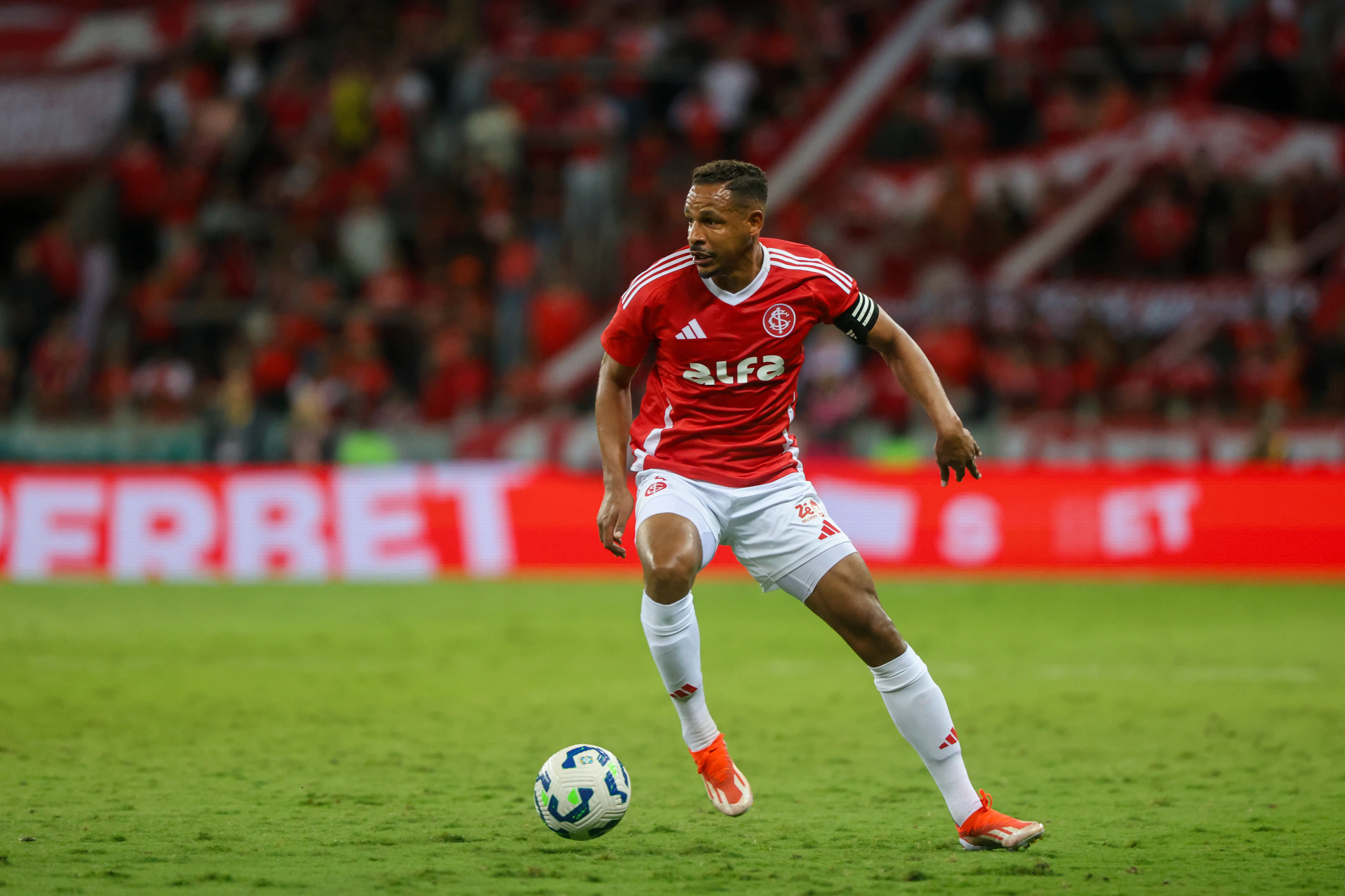 Fernando anuncia aposentadoria aos 38 anos