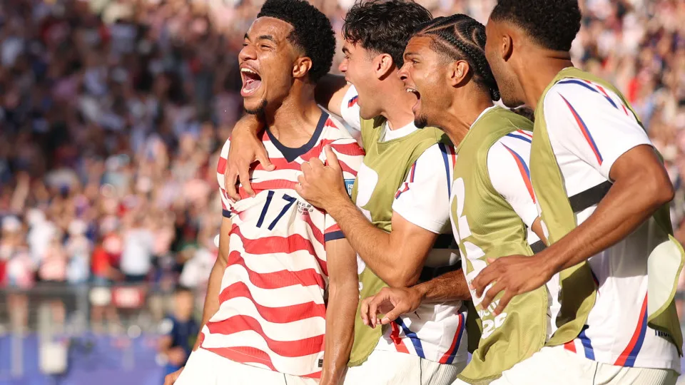 Estados Unidos vencem a Bósnia e avançam às oitavas da Copa