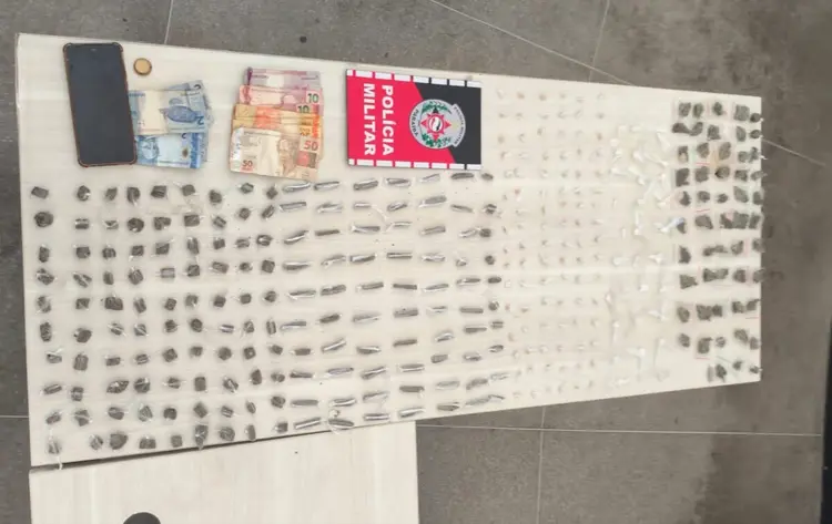 PM apreende mais de 300 porções de drogas em Cajazeiras
