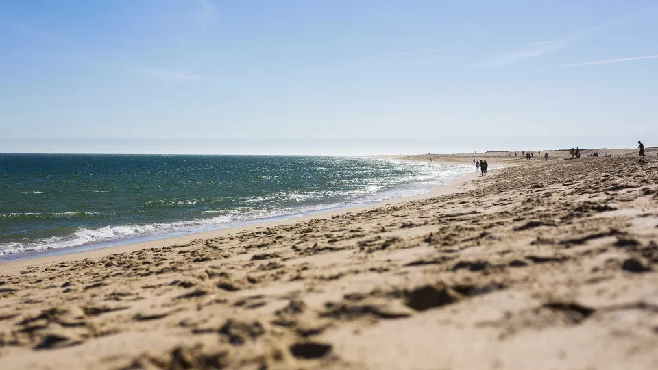 Itapoá conclui maior alargamento de praia já feito no Brasil