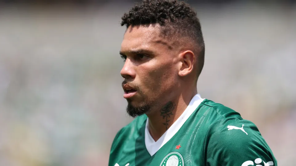 Paulinho sofre entorse e desfalca o Palmeiras contra o Vitória