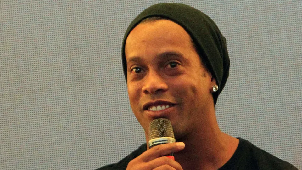 Ronaldinho Gaúcho voltará aos gramados em jogo na Itália