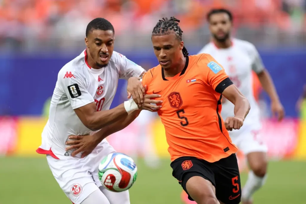 Holanda vence Tunísia e garante liderança do Grupo F da Copa
