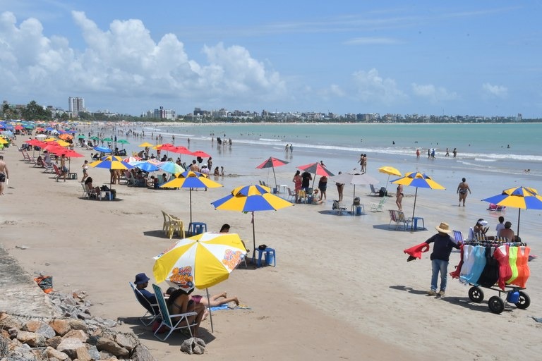 Paraíba tem quatro trechos de praias impróprios para banho no Carnaval
