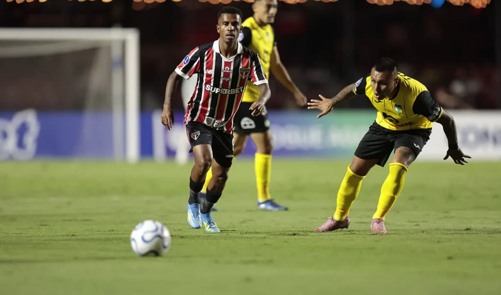 São Paulo vence O’Higgins e lidera grupo na Sul-Americana