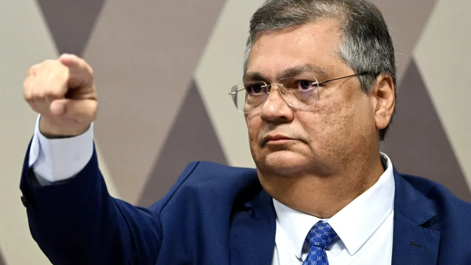 Partidos têm até quarta para responder a Flávio Dino