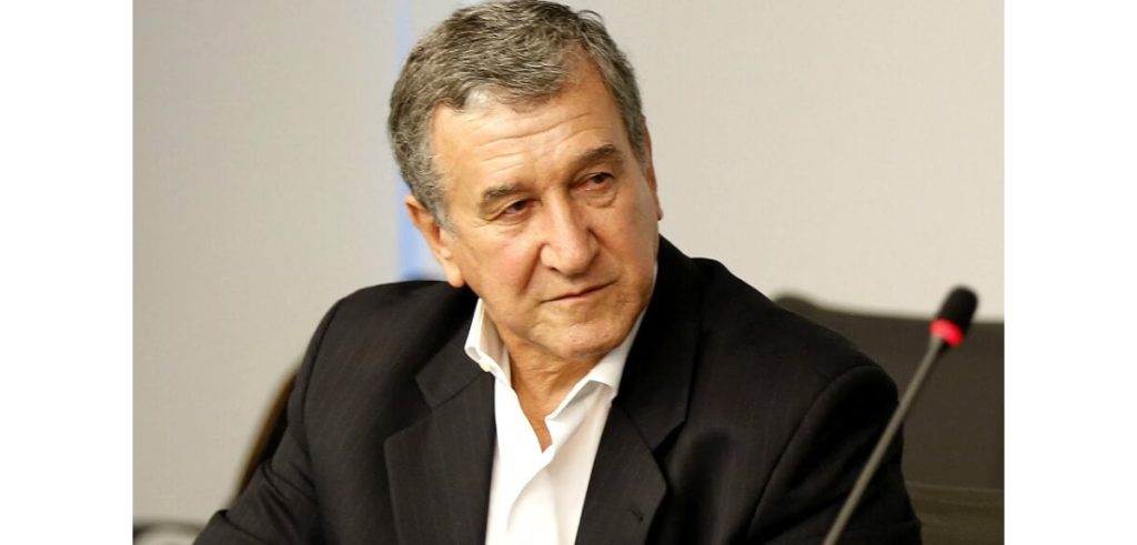 Parreira apresenta melhora e segue internado na UTI