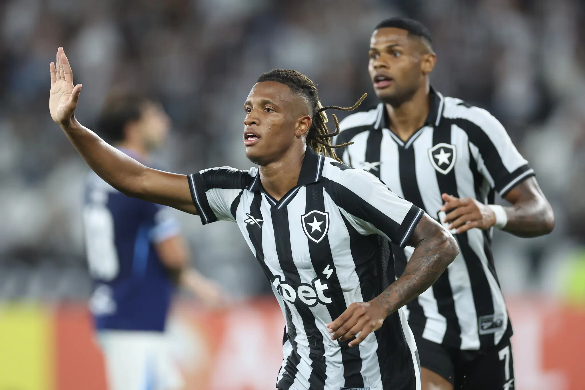 Botafogo vence Racing e garante vaga nos playoffs da Sul-Americana
