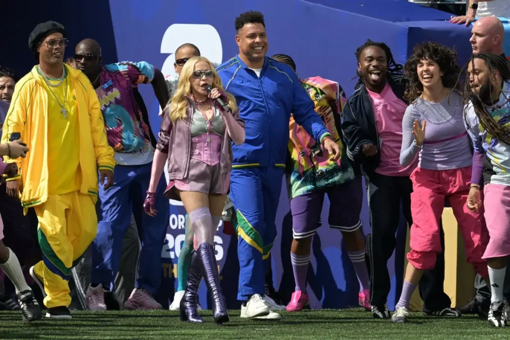 Show da final da Copa reúne BTS, Shakira e homenagem a Pelé