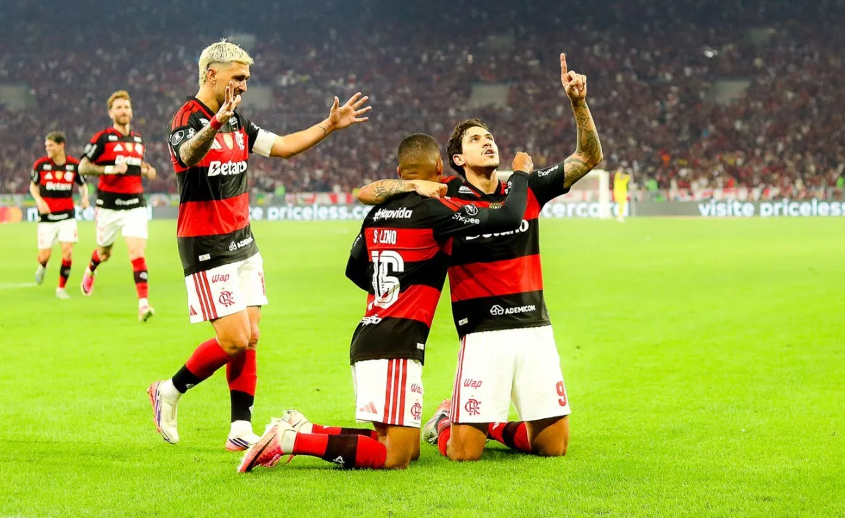 Flamengo vence Cruzeiro e avança às quartas da Libertadores