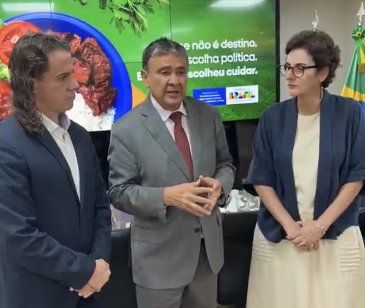 Ministro anuncia 20 mil cestas básicas para famílias da PB