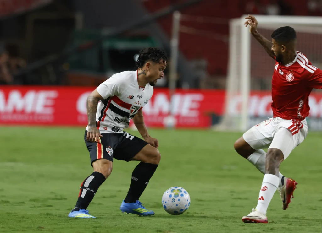São Paulo empata com Inter e pode deixar o G4