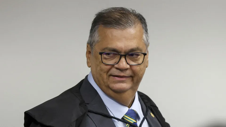 Flávio Dino cobra explicações de 21 partidos sobre emendas parlamentares