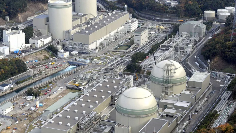 Vazamento de vapor atinge reator nuclear de Mihama no Japão