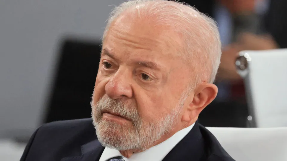 Lula é multado em R$ 15 mil por propaganda eleitoral antecipada