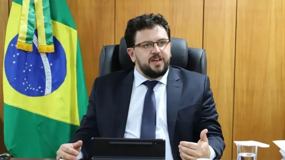  Ex-chefe de gabinete de Lula deixa equipe de campanha após pressão