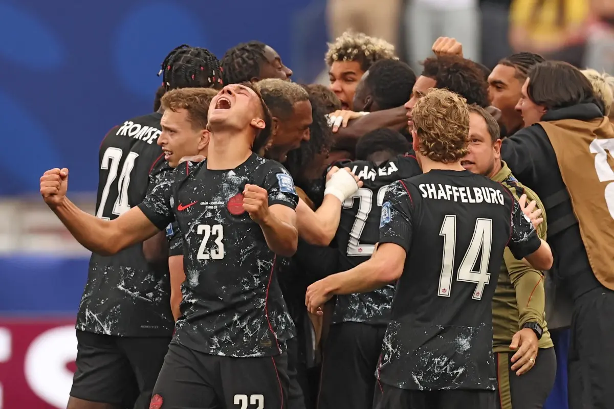 Canadá vence África do Sul e garante vaga nas oitavas da Copa