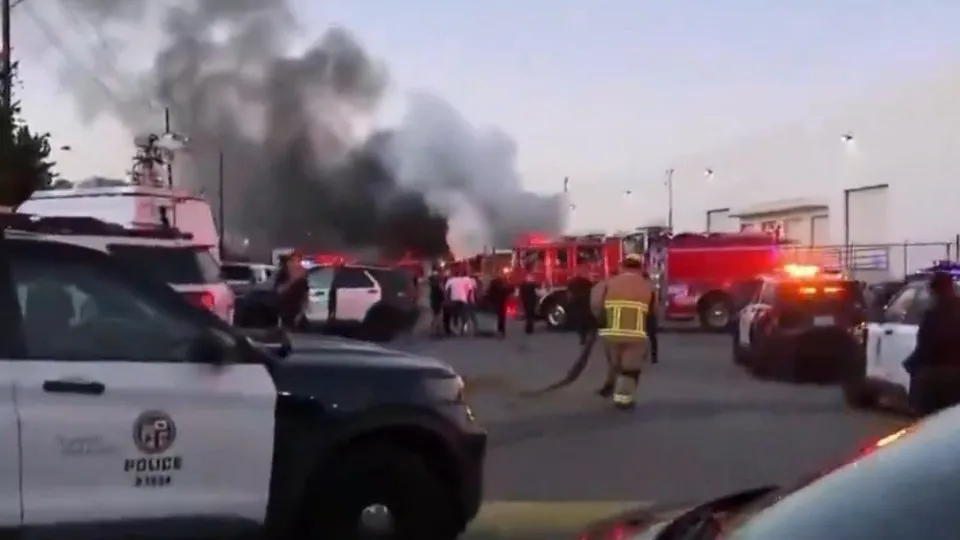 Helicóptero de emissora cai em Los Angeles e deixa 3 mortos