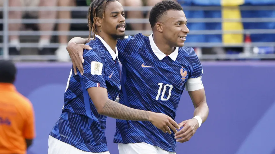 França vence Suécia e avança às oitavas da Copa do Mundo