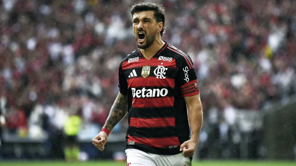 Arrascaeta volta a ser relacionado pelo Flamengo após três meses