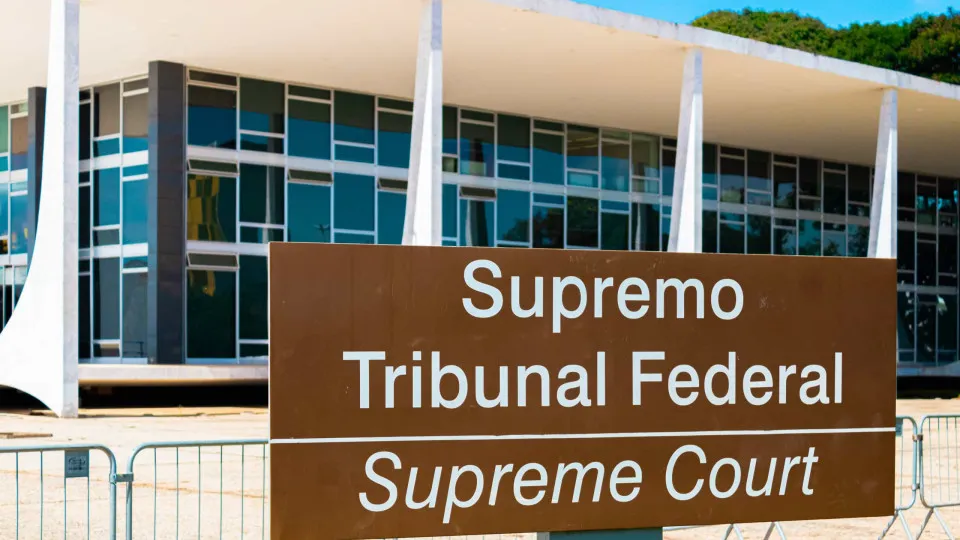 Homem é preso após tentar invadir sede do STF em Brasília