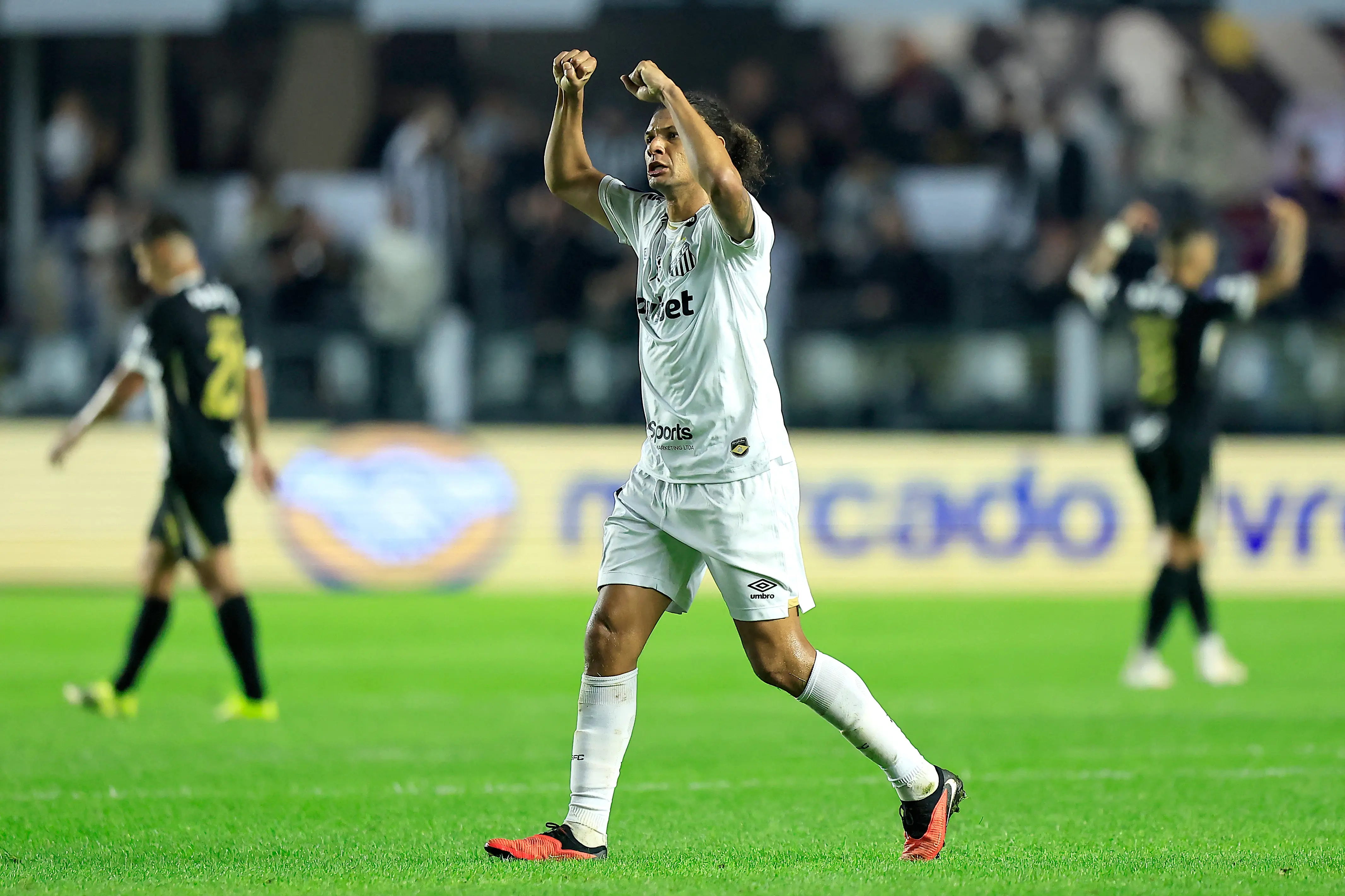 Santos vence Atlético-MG e abre vantagem na Sul-Americana