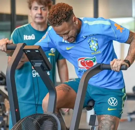 Neymar segue recuperação e desfalca Brasil na estreia da Copa