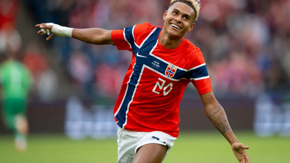 Noruega vence Suécia e anima torcida antes da Copa do Mundo