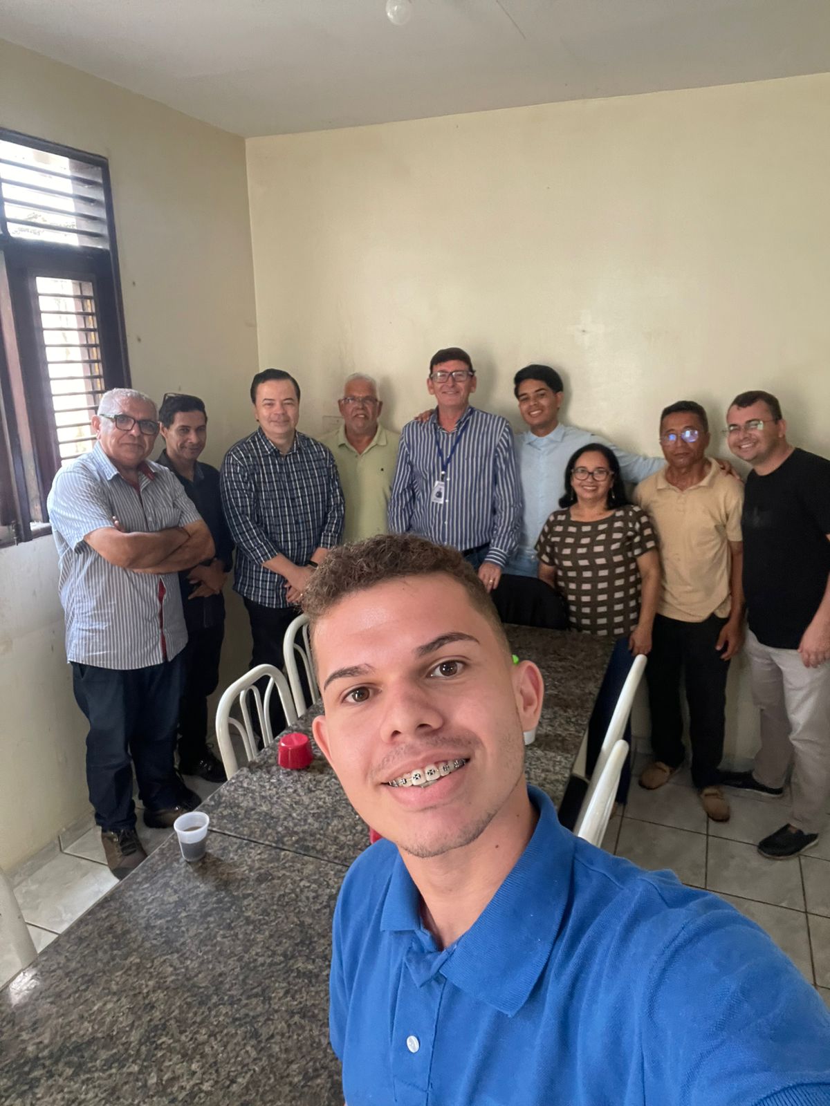 Equipe das rádios Rural FM e Cultura FM comemora aniversário de Jarbas Aguiar