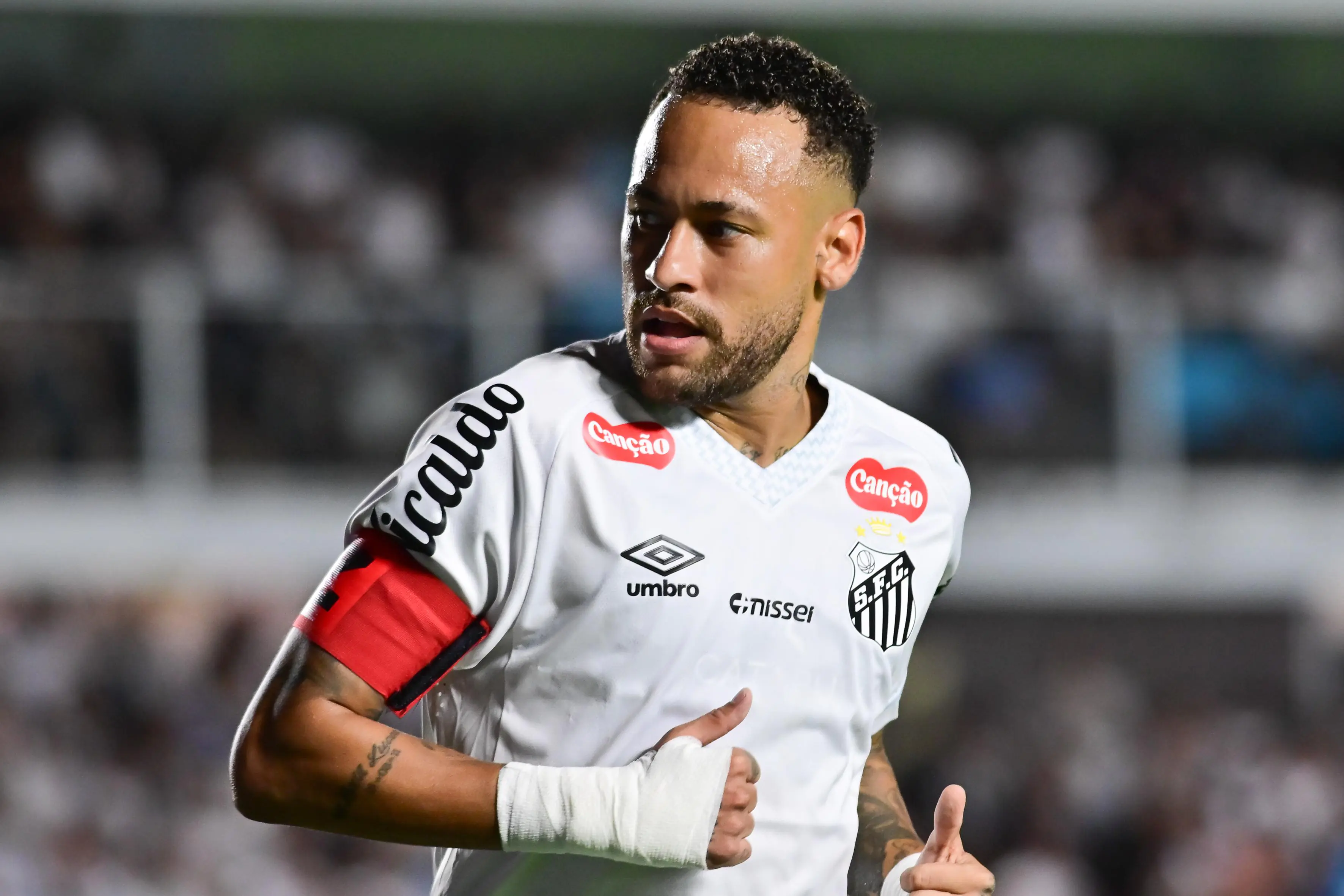 Santos goleia e avança às quartas do Paulistão