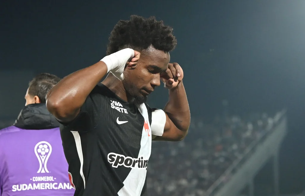 Vasco vence Olimpia por 4 a 1 e avança às quartas da Sul-Americana
