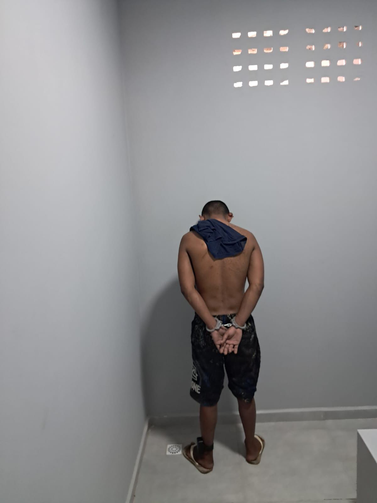 Operação policial prende suspeito de tráfico e apreende drogas em Alagoinha