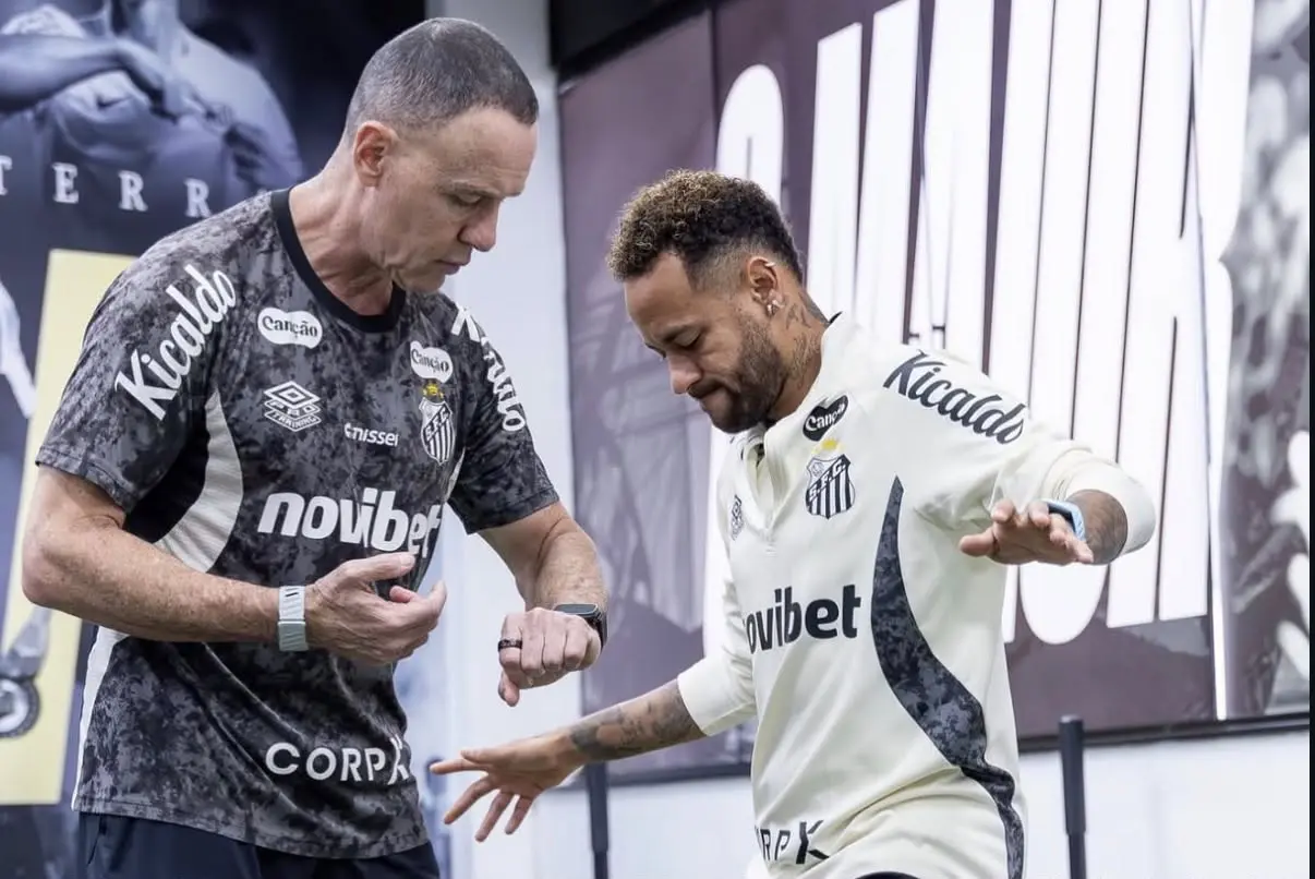 Neymar faz treino individual e segue fora dos treinos do Santos