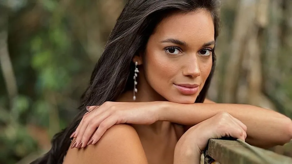 Alane é confirmada como musa da Grande Rio em 2027