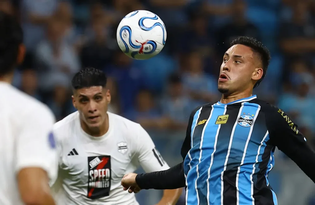 Grêmio vence Deportivo Riestra e reage na Sul-Americana