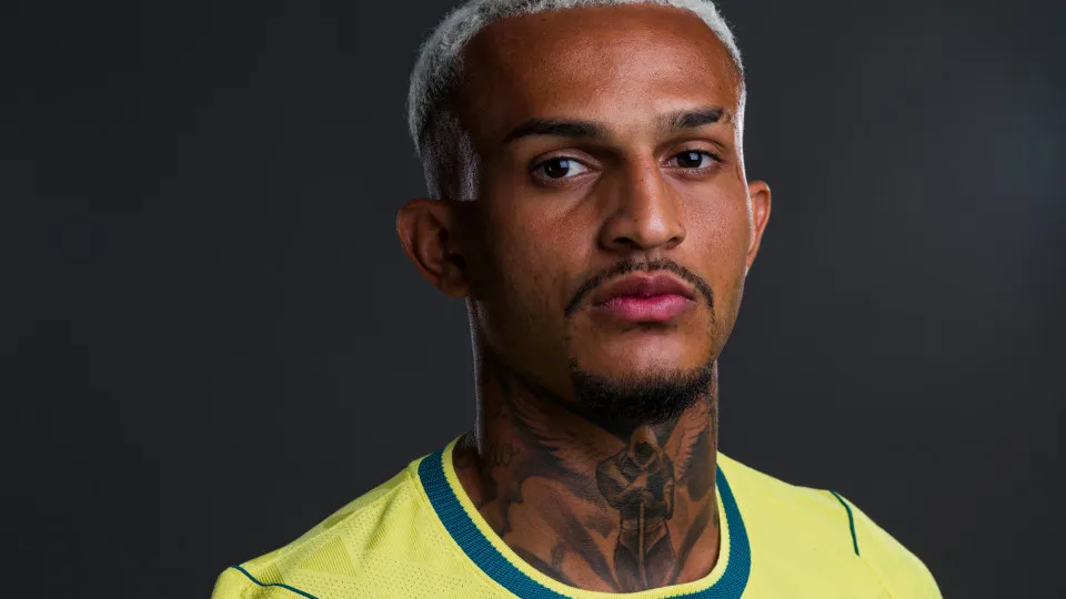 Ancelotti corta Wesley e chama Éderson para a Copa