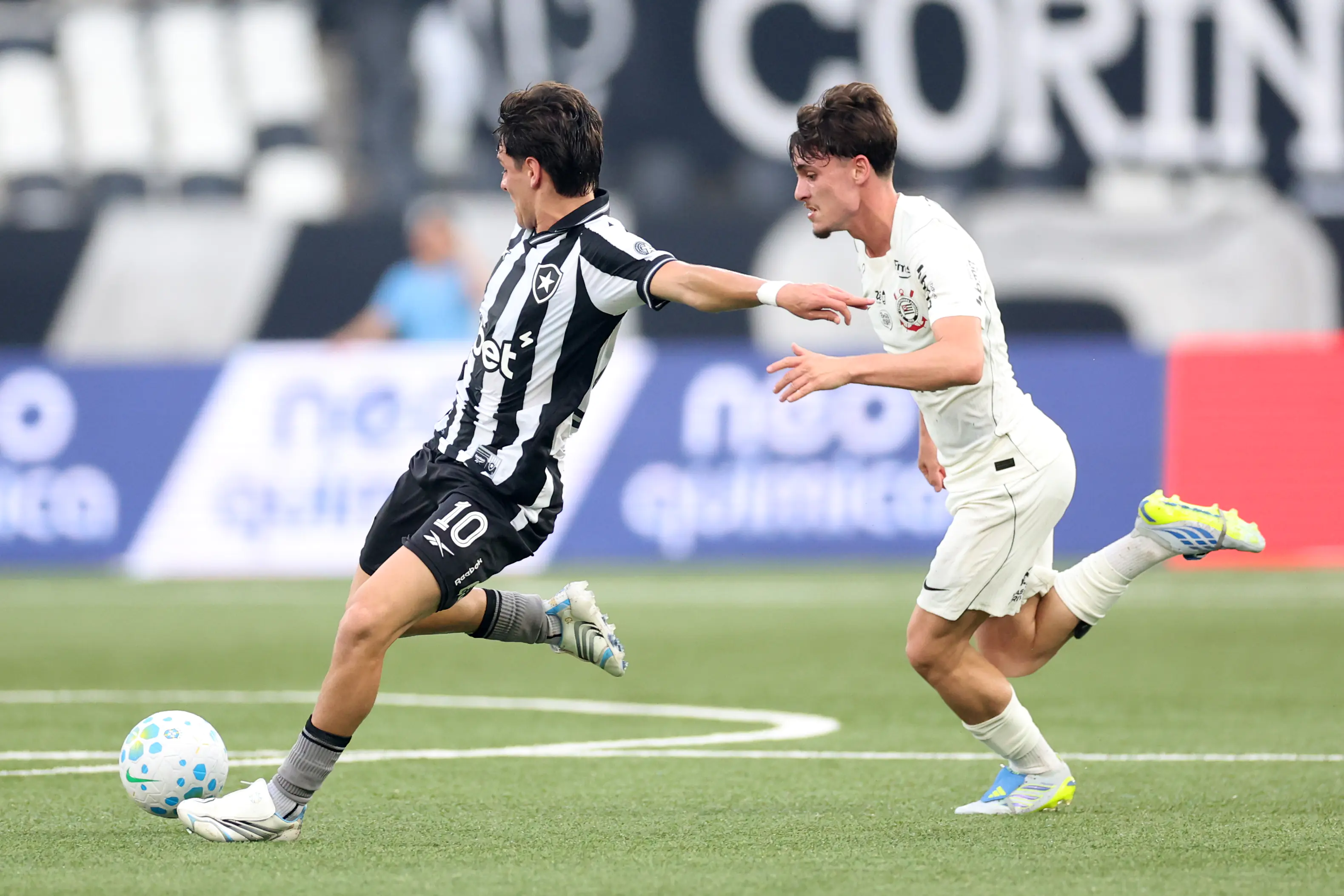 Corinthians perde para o Botafogo e volta ao Z-4 do Brasileirão