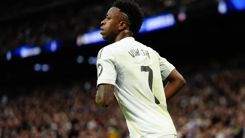 Vinicius Júnior marca dois e Real elimina o City na Champions